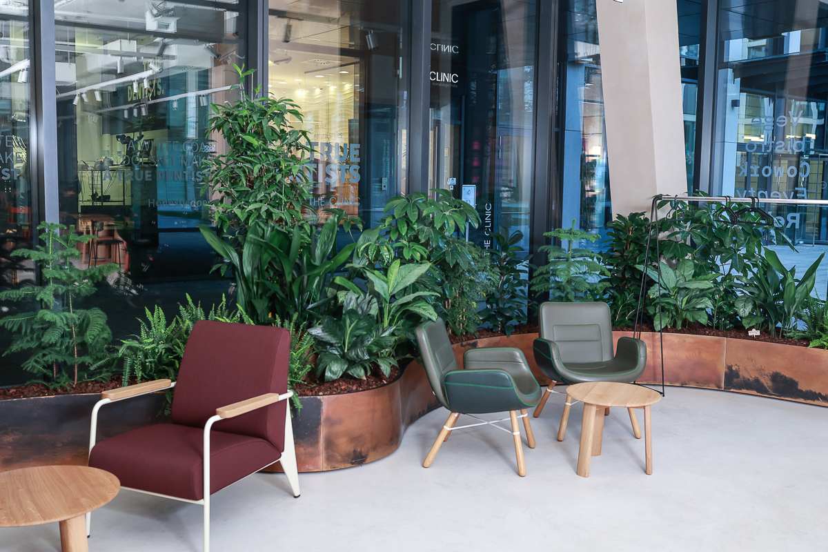Nové prostory zelené kavárny a cooworkingového centra Veolia v moderní budově Florentinum